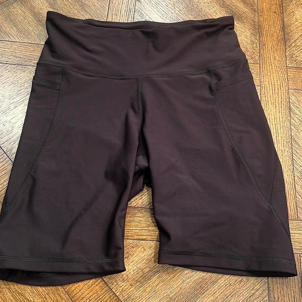 Old Navy Women's Power soft Bike Shorts - 8” inseam- like new!